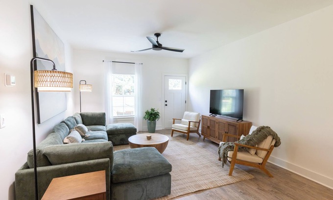 Central Apartamento | Upscale Lodge Sleeps 9 Dog Friendly Near CU