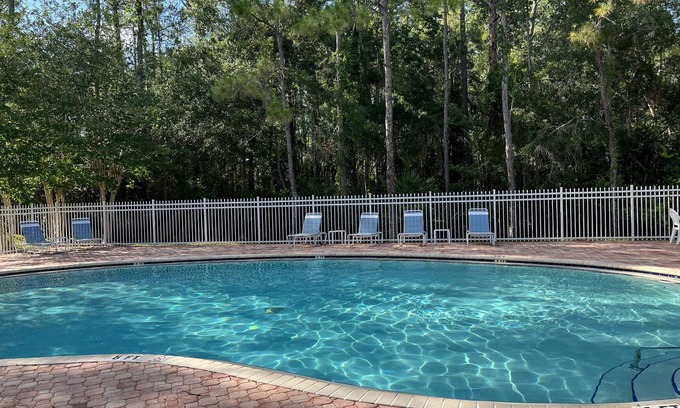 New Tampa Casa | Upscale Long Stay -KING Bed -POOL-Wifi -Tampa Palms -Moffitt -Gated -Pets OK-HK1