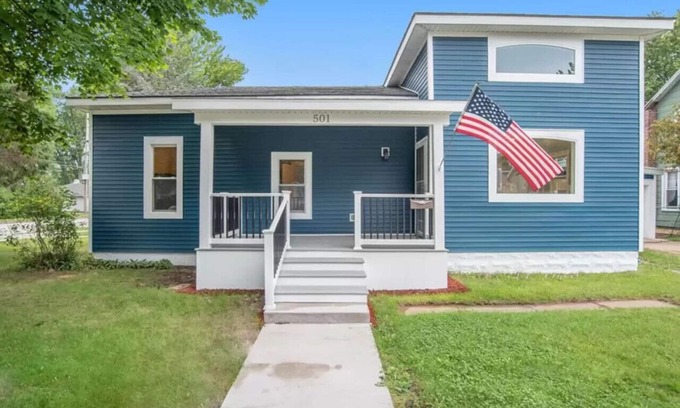 Ludington Casa | Upscale luxury home just a few blocks from beach
