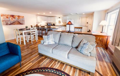 Greenville Apartamento | Upscale Moosehead lake Suite downtown Greenville