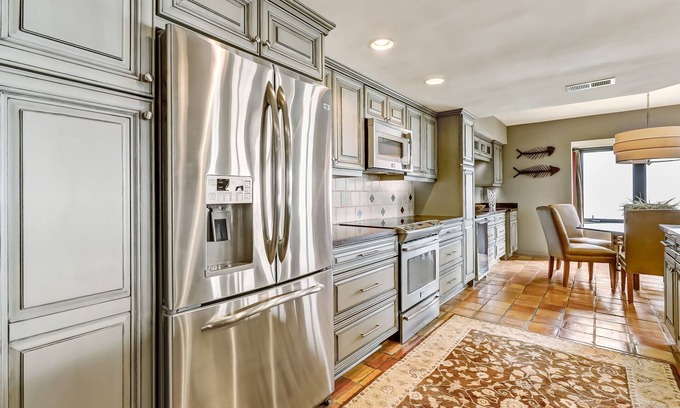 Fernandina Beach Apartamento | Upscale, newly furnished, single level end unit, with 180 degree view