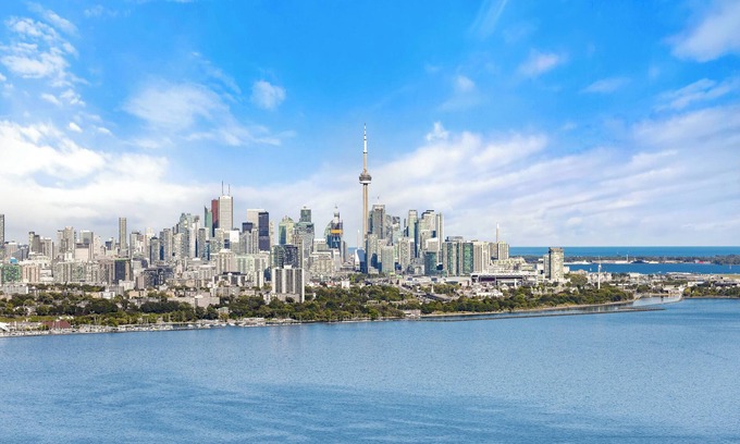 Humber Bay Shores Condominio | Upscale Penthouse with breathtaking unobstructed views