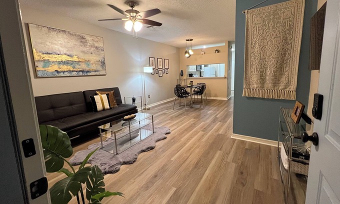 New Tampa Casa | Upscale: POOL, KING Bed, Long Stay by Tampa Palms