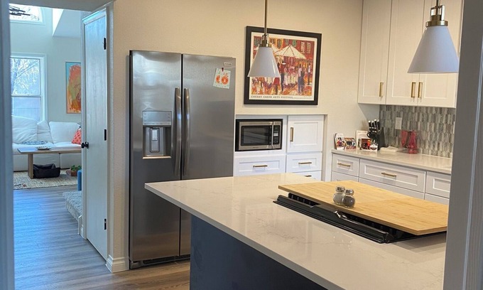 Cherry Creek Condominio | Upscale remodel in walkable Cherry Creek