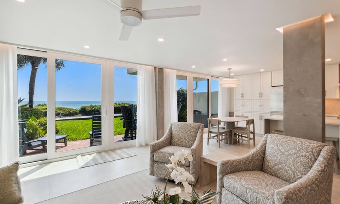 Fernandina Beach Condominio | Upscale Renovations at Oceanfront Beach Walker Villa!