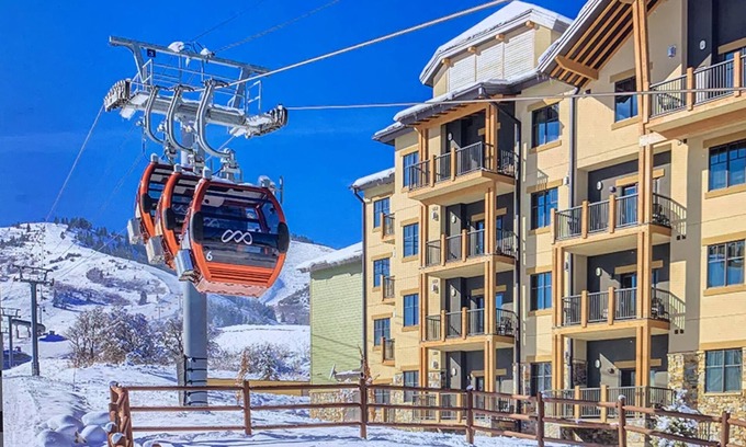 Park City Complejo | Upscale resort condo with Ski In/Ski Out Gondola. Beautiful 2 bedroom sleeps 8