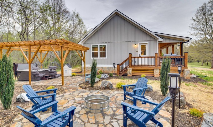 Vein Mountain Casa | Upscale Rutherfordton Vacation Rental with Hot Tub