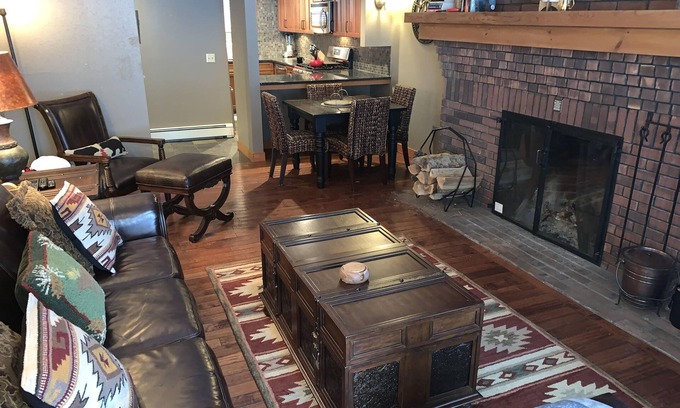 Central Vermont- Killington Condominio | Upscale Ski In/Out Two Bedroom Sunrise End Unit Condo Steps From the Trail