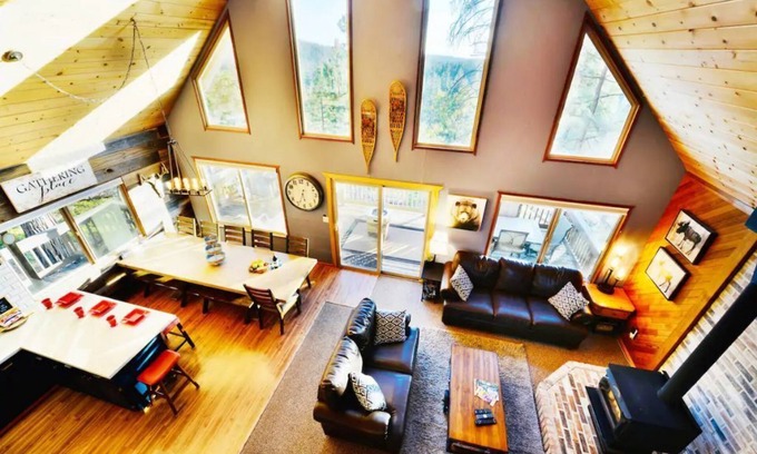 Arnold Cabina | UPSCALE. SLEEPS 18. HOT TUB.POOL TBL.WALK2BLS.K9OK