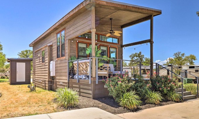 Austin Casa | Upscale Tiny Home - Boho-Chic Austin Getaway!