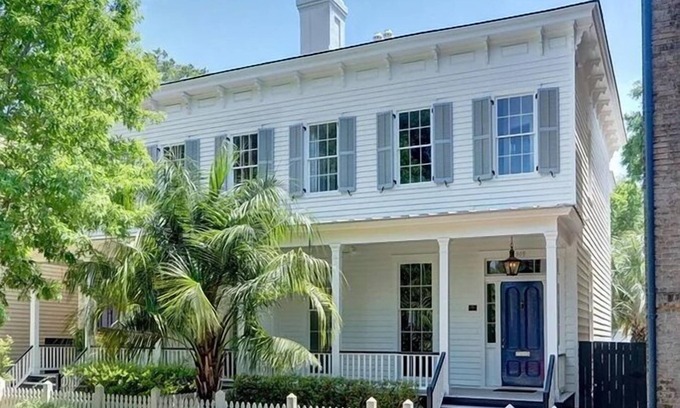 Savannah Victorian District Casa | Upscale Townhome Savannah, Steps to Forsyth Park, sleeps 6