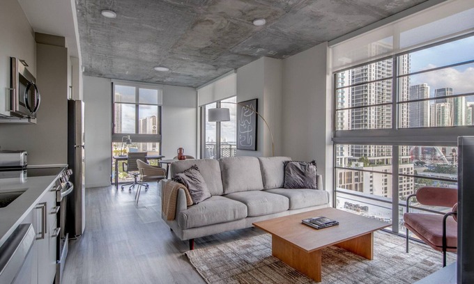 Edgewater Apartamento | Upscale Wynwood 2BR w/ Sauna, W/D & Roof Pool, nr Shops, by Blueground
