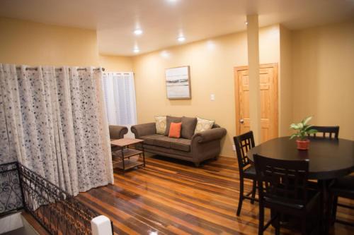 Georgetown Apartamento | Upstairs 3 Bedroom Avalon Regia Apartment