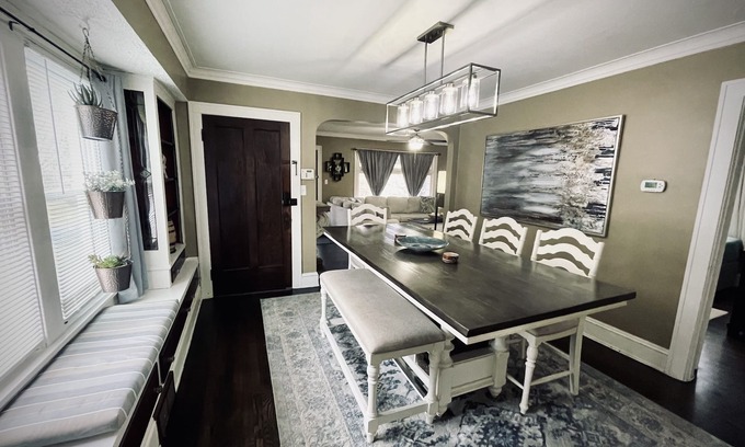 Old Brooklyn Apartamento | Upstairs Unit with Office Space near Downtown Cleveland + National Park