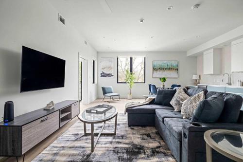 West Congress Apartamento | Upstay Brand New Contemporary Apartment near SoCo