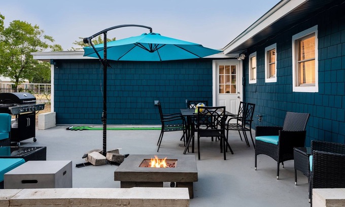 Highland Casa | Upstay - Bungalow w Games Golf Fire and Patio
