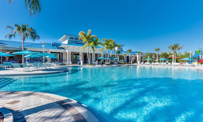 Four Corners Casa | Upstay Family Home w Cinema Pool BBQ Clermont