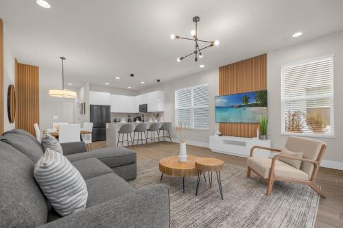 Four Corners Casa | Upstay - Modern Home New Development w Pool