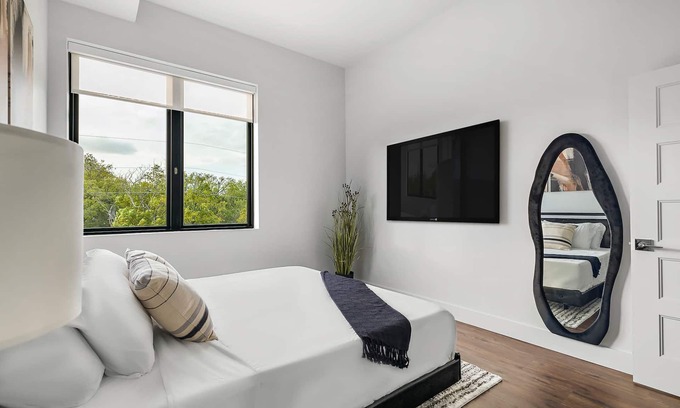 West Congress Apartamento | Upstay! New Renos Spacious Apartment Near Soco
