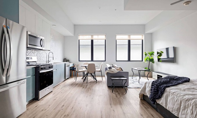 West Congress Apartamento | Upstay Newly Renovated Modern Apartment Near Soco