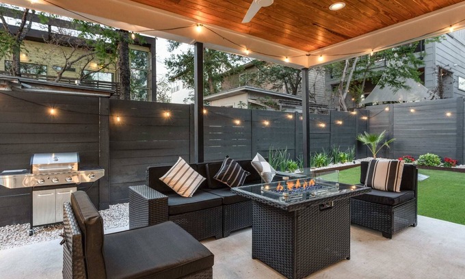 Rosewood Casa | Upstay - City Views & Stargazing on Rooftop Patio