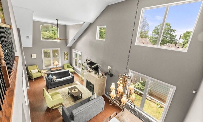 Biddleville Casa | Uptown, Airport | Blume, Nascar HOF & BOA Stadium