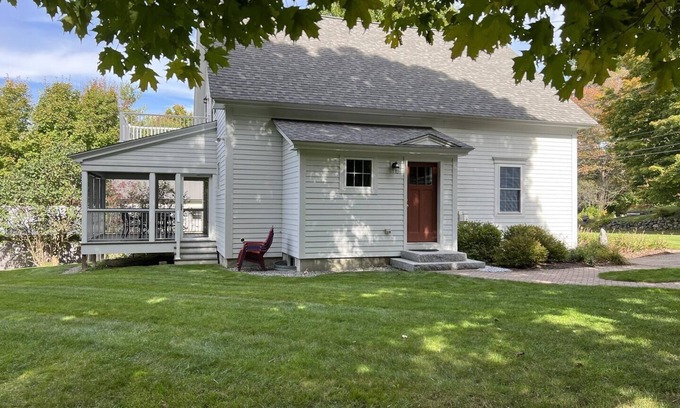 Meredith Casa | Uptown Charmer, Meredith near Winnipesaukee!