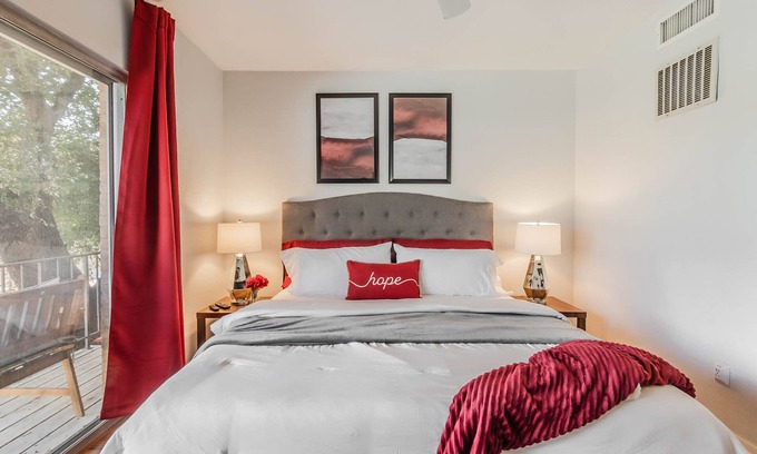 Turtle Creek Casa | Uptown Dallas Getaway Retreat