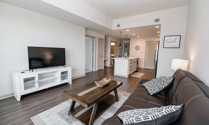 Third Ward Apartamento | Uptown Furnished Apartments near BOA Stadium by RedAwning