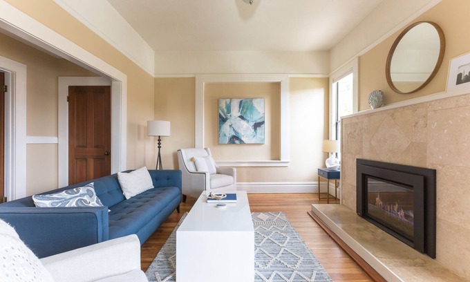 Mill Valley Apartamento | Uptown en el centro de Mill Valley! ¡El único 3bd / 2ba en el corazón de la ciudad!