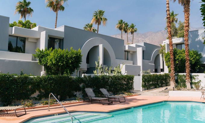 Vista Las Palmas Condominio | Uptown Las Palmas Condo w/ Pool + Hot Tub for Monthly Rentals