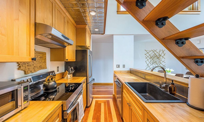 Port Townsend Condominio | Uptown Loft: walk to everything! Monthly rental in the heart of Port Townsend