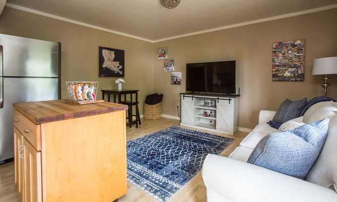 Milan Condominio | Uptown NOLA! Pasos ubicados a StCharles Street Car