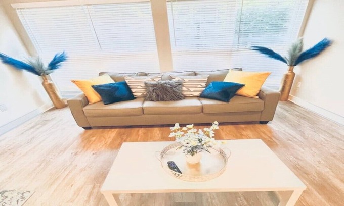 Third Ward Apartamento | Uptown Traveling Dreams Studio w/Gym & Rooftop Pool!