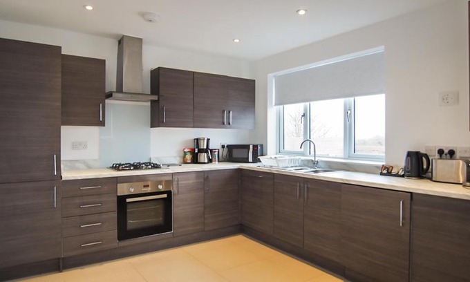 Sutton Coldfield Casa | Ur City Pad - The Four Oaks House - 3 Bedrooms - 2 Bathrooms