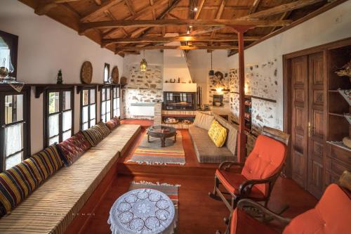 Pinakates Villa | Urania Traditional Stone House