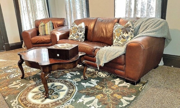 Jeffersonville Casa | Urban Bourbon Stays 2-bedroom house just 5 minutes from Louisville, sleeps 8
