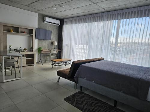 Curridabat Apartamento | Urban Breeze iFreses, 10th floor! AC, TV and Pool