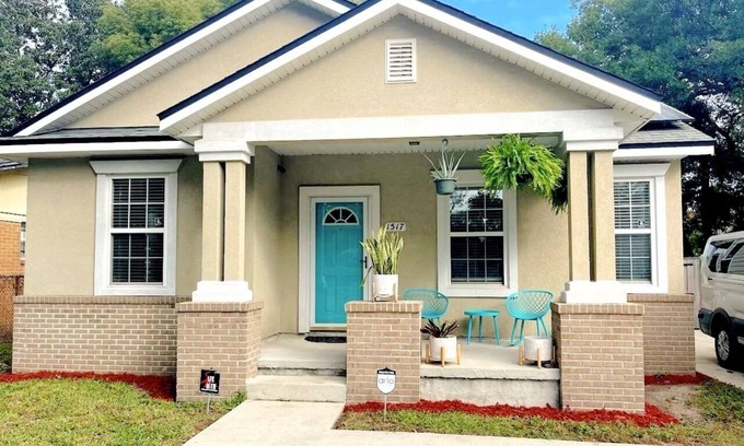 Urban Core Casa | Urban Bungalow 5min to Ever-bank Field