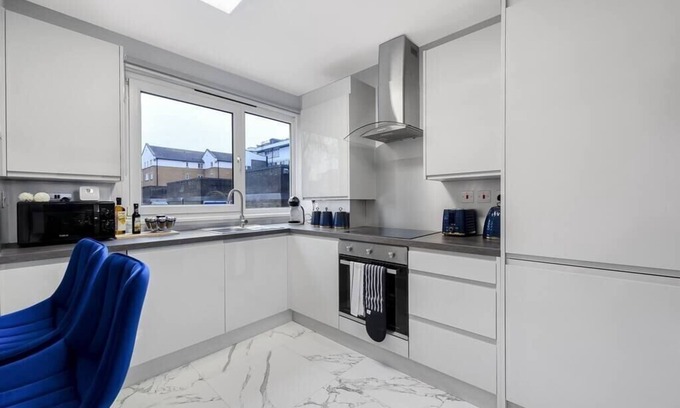 Hackney Wick Apartamento | Urban Chic Getaway: 4-BR with an Outdoor Haven