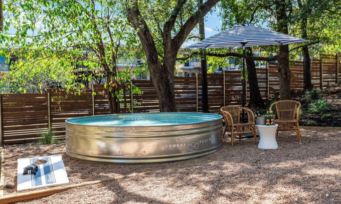 Travis Heights Casa | Urban Cowboy Villas - Heart of 704