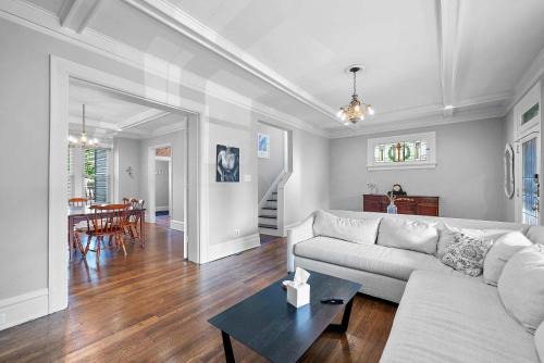 Franklin Park Casa | Urban Elegance Getaway