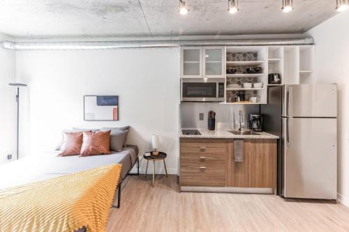 Gateway District Apartamento | Urban Elegance Studio Oasis Prime Location