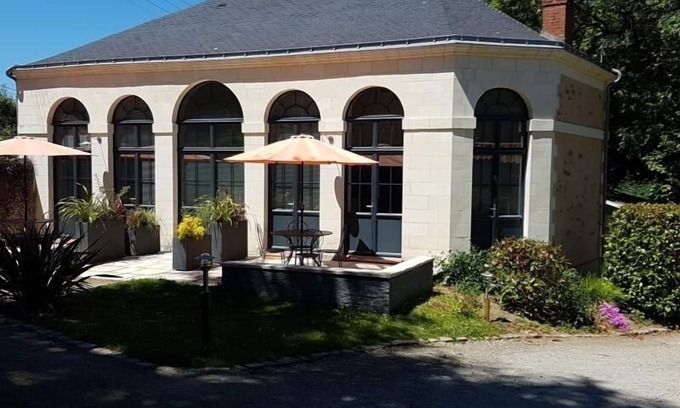 Saint-Sebastien-sur-Loire Cabaña | Acogedor Gîte Urbano con Terraza Privada, Climatización y Wifi, a 10 Min de Nantes