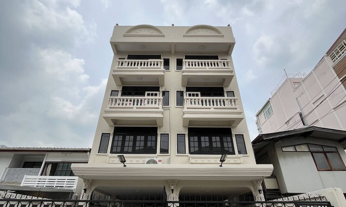 Wang Thonglang Casa | Urban Grace 5 Bedroom Spacious House Prime Location Near BTS Skytrain