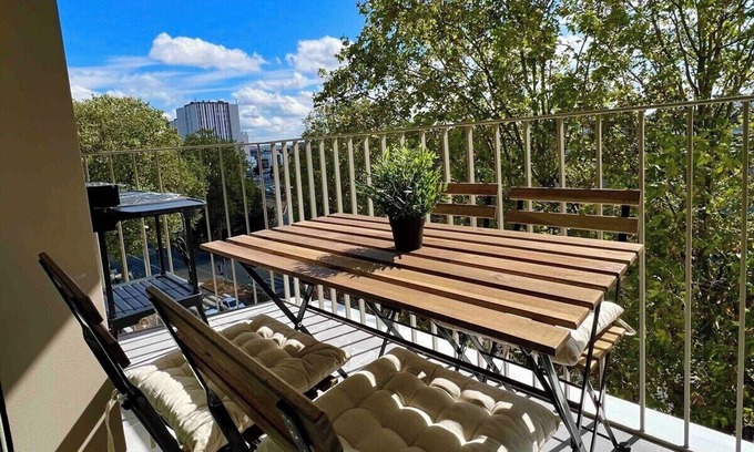 Bobigny Apartamento | Urban Haven by the Canal