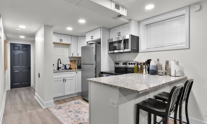 Midtown Crossing Apartamento | Urban Hideaway: Cozy Contemporary Studio Apt 3