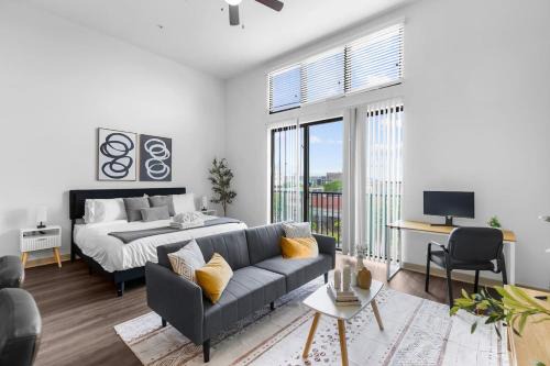 Five Points South Apartamento | Urban King Loft Perfect for City Explorers