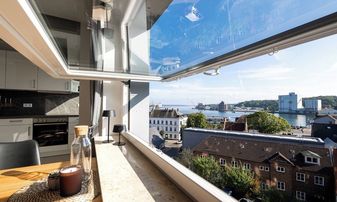 Flensburg Apartamento | Urban living with fjord view, parking space, water view, WLAN