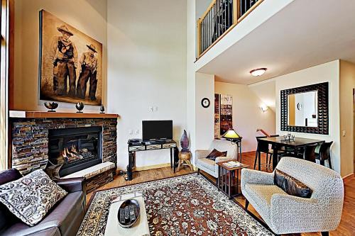 Downtown Steamboat Springs Casa | Urban Mountain Getaway & Alpenglow Chalet